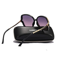 Carica l'immagine nel visualizzatore di Gallery, Women Polarized Sunglasses  Lady's UV400 Diamond Pochromic Feminin Cool Sun Glasses Vintage Oculos