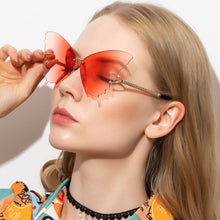 Carica l&#39;immagine nel visualizzatore di Gallery, European And American Rimless Butterfly Sunglasses Men Women Gradient Color Personality Wild Street Shooting Travel
