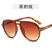Load image into Gallery viewer, Cool Aviation Style Gradient Sunglasses Men Women Driving Vintage Brand Design Men Sun Glasses Oculos De Sol