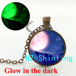 New Fashion Glow in The Dark Full Moon Spiritual Necklace Full Moon Pendant Jewelry Glowing Necklace Pendant