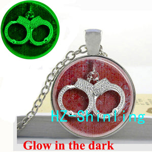 New Fashion Glowing Pendant Couple Handcuffs Necklace Crystal Handcuffs Jewelry Glass Photo Pendant Necklace
