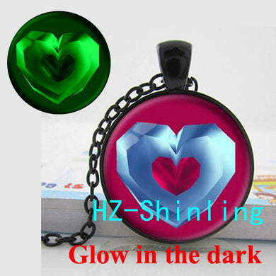 New Fashion Legend of Zelda Glow Necklace Legend of Zelda Jewelry Heart Glowing Pendant Glass Photo Necklace