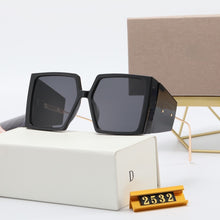 Carica l&#39;immagine nel visualizzatore di Gallery, Letter Sunglasses Women Men Brand Designer Gradients Lens Alloy PC Frame  Selling Quality Square Pink