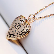 Carica l&#39;immagine nel visualizzatore di Gallery, New Fashion Locket Necklace Valentine Lover Gift Animal Dog Photo Frames Can Open Locket Necklace Heart Pendants Women