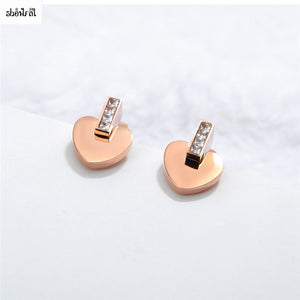 New Fashion Stud Jewelry Love Heart Stud Earrings Rose Gold Color Zircon Earrings for Woman Gifts 2018 Titanium Steel Earrings