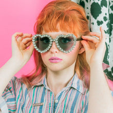 Load image into Gallery viewer, Gradient Heart Shaped Rimless Beach Sunglasses Trendy Design Ladies Sunglasses Shiny Diamond Female Shades