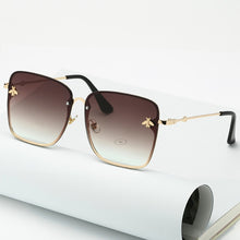 Carica l&#39;immagine nel visualizzatore di Gallery, Lady Oversize Rimless Square Bee Sunglasses Women Men Small Bee Glasses Gradient Sun Glasses Female UV400