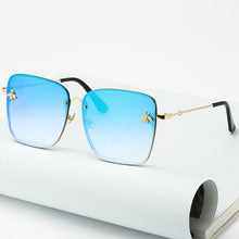 Carica l&#39;immagine nel visualizzatore di Gallery, Lady Oversize Rimless Square Bee Sunglasses Women Men Small Bee Glasses Gradient Sun Glasses Female UV400