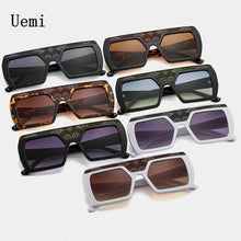 Carica l&#39;immagine nel visualizzatore di Gallery, Luxuty Men Brand Designer Square Sunglasse For Women Retro Oversized Pattern Frame Ins Trending Shades UV400 Eyeglas