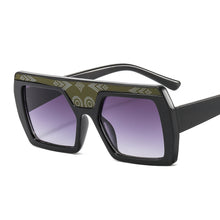 Carica l&#39;immagine nel visualizzatore di Gallery, Luxuty Men Brand Designer Square Sunglasse For Women Retro Oversized Pattern Frame Ins Trending Shades UV400 Eyeglas