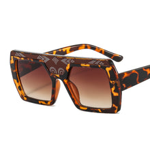 Carica l&#39;immagine nel visualizzatore di Gallery, Luxuty Men Brand Designer Square Sunglasse For Women Retro Oversized Pattern Frame Ins Trending Shades UV400 Eyeglas
