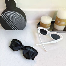 Load image into Gallery viewer, Retro Oval Frame Sunglasses Personality Catwalk Small Frame Sunglasses Glasses Men&#39;s/Women&#39;s Universal UV400 Eyewear