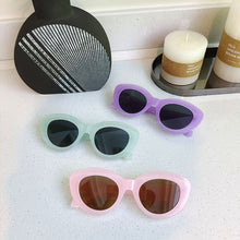 Load image into Gallery viewer, Retro Oval Frame Sunglasses Personality Catwalk Small Frame Sunglasses Glasses Men&#39;s/Women&#39;s Universal UV400 Eyewear
