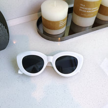 Load image into Gallery viewer, Retro Oval Frame Sunglasses Personality Catwalk Small Frame Sunglasses Glasses Men&#39;s/Women&#39;s Universal UV400 Eyewear
