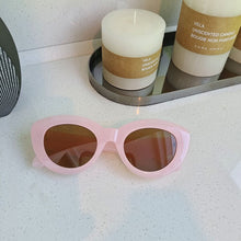 Load image into Gallery viewer, Retro Oval Frame Sunglasses Personality Catwalk Small Frame Sunglasses Glasses Men&#39;s/Women&#39;s Universal UV400 Eyewear