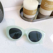 Load image into Gallery viewer, Retro Oval Frame Sunglasses Personality Catwalk Small Frame Sunglasses Glasses Men&#39;s/Women&#39;s Universal UV400 Eyewear