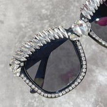 Carica l&#39;immagine nel visualizzatore di Gallery, Square Sunglasses Mens Designer Rhinestones Shades for Women Retro Classic Eyewear Cool Street Sunglass