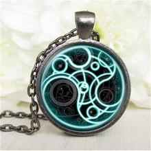 Carica l&#39;immagine nel visualizzatore di Gallery, Nuovo film Steampunk fatto a mano nel Regno Unito Dr Doctor Who Bomb collana in bronzo vetro argento gioielli con ciondolo uomo donna regalo HZ1 