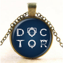 Carica l&#39;immagine nel visualizzatore di Gallery, Nuovo film Steampunk fatto a mano nel Regno Unito Dr Doctor Who Bomb collana in bronzo vetro argento gioielli con ciondolo uomo donna regalo HZ1 