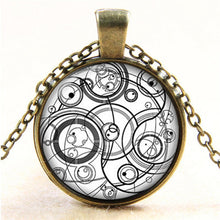 Carica l&#39;immagine nel visualizzatore di Gallery, Nuovo film Steampunk fatto a mano nel Regno Unito Dr Doctor Who Bomb collana in bronzo vetro argento gioielli con ciondolo uomo donna regalo HZ1 