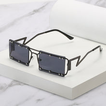 Carica l&#39;immagine nel visualizzatore di Gallery, Eleganti occhiali da sole quadrati Ghtic Steampunk in metallo Rivetto senza cornice 2023 Occhiali da sole piccoli con parte superiore piatta Gafas De Sol
