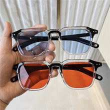 Carica l'immagine nel visualizzatore di Gallery, New Sunglasses Fashion Men And Women Jumping Di Hip Hop Couple Glasses Super Fire Retro Sunglasses