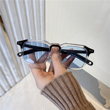 Carica l'immagine nel visualizzatore di Gallery, New Sunglasses Fashion Men And Women Jumping Di Hip Hop Couple Glasses Super Fire Retro Sunglasses