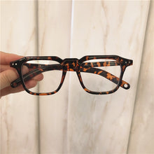 Carica l'immagine nel visualizzatore di Gallery, New Sunglasses Fashion Men And Women Jumping Di Hip Hop Couple Glasses Super Fire Retro Sunglasses