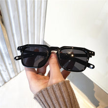 Carica l'immagine nel visualizzatore di Gallery, New Sunglasses Fashion Men And Women Jumping Di Hip Hop Couple Glasses Super Fire Retro Sunglasses