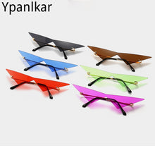Load image into Gallery viewer, Triangle Personality Sunglasses Men&#39;s and Women&#39;s Show Sunglasses Street Shooting Hip Hop Sunglasses