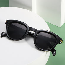 Load image into Gallery viewer, Unisex Sunglasses Men Women Driving Round Transparent Green Shades Vintage Sun Glasses Gafas De Sol