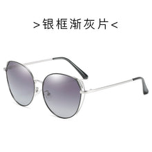 Load image into Gallery viewer, men and women gradient polarized sunglasses painted cat eye metal sunglasses European and American glasses outdoors