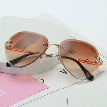 Carica l&#39;immagine nel visualizzatore di Gallery, Oulylan Rimless Sunglasses Women Brand Designer Sun Glasses Gradient Shades Cutting Lens Ladies Frameless Metal Eyeglasses UV400