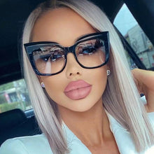 Load image into Gallery viewer, Oversized Cat Eye Sunglasses Women Shades Vintage  Square Eyewear Popular Sun Glasses UV400 oculos de sol feminino