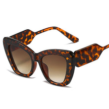 Carica l'immagine nel visualizzatore di Gallery, Oversize Cat Eyes Verde Rosa Occhiali da sole Donna 2023 Designer di marca Occhiali da sole per donna Lunettes De Marque Femme 