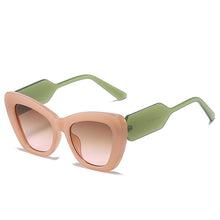 Carica l'immagine nel visualizzatore di Gallery, Oversize Cat Eyes Verde Rosa Occhiali da sole Donna 2023 Designer di marca Occhiali da sole per donna Lunettes De Marque Femme 