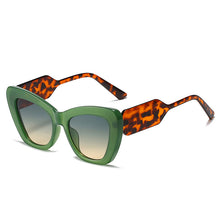 Carica l'immagine nel visualizzatore di Gallery, Oversize Cat Eyes Verde Rosa Occhiali da sole Donna 2023 Designer di marca Occhiali da sole per donna Lunettes De Marque Femme 