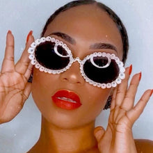 Carica l&#39;immagine nel visualizzatore di Gallery, Oversized Female Round Diamond Decro Shades 2023 Brand Desinger Big Frame Oval Black Bling Crystal Dazzling Sunglasses
