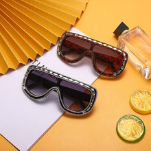 Carica l&#39;immagine nel visualizzatore di Gallery, Oversized One Piece Sunglasses Women  Diamond Flat Sun Glasses Men UV400 Punk Rhinestone Handmade Eyewear Gafas De Sol