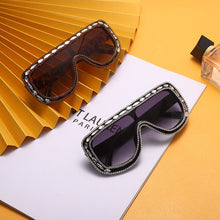 Carica l&#39;immagine nel visualizzatore di Gallery, Oversized One Piece Sunglasses Women  Diamond Flat Sun Glasses Men UV400 Punk Rhinestone Handmade Eyewear Gafas De Sol