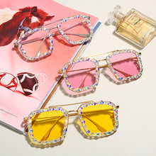 Carica l'immagine nel visualizzatore di Gallery, Occhiali da sole quadrati oversize con diamanti da donna 2023 Occhiali da sole punk in cristallo colorato Occhiali da donna con strass okulary 
