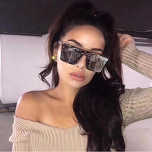 Carica l&#39;immagine nel visualizzatore di Gallery, Occhiali da sole quadrati oversize da donna di marca Flat Top Big Pink Black Lenti trasparenti One Piece Gafas femminili con specchio 