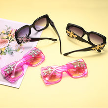 Load image into Gallery viewer, Oversized Square Sunglasses Women Punk Gradient Sun Glasses Men UV400 Big Frame Shades Bee Eyewear  Brand Designer