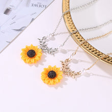 Carica l'immagine nel visualizzatore di Gallery, Pearl New Creative Sunflower Pendant Necklaces Vintage Fashion Daily Jewelry Temperament Cute Sweater Necklaces for Women