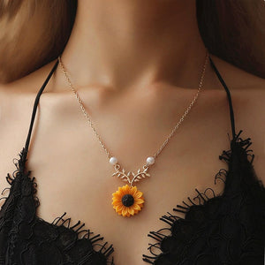 Pearl New Creative Sunflower Pendant Necklaces Vintage Fashion Daily Jewelry Temperament Cute Sweater Necklaces for Women