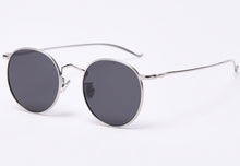 Carica l&#39;immagine nel visualizzatore di Gallery, Peekaboo retro style metal sunglasses round men gold frame male sun glasses polarized women 2023 summer uv400 black brown