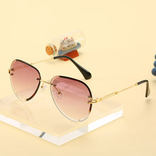 Carica l'immagine nel visualizzatore di Gallery, Occhiali da sole pilota da donna tinta occhiali da sole da donna da aviazione occhiali da sole classici vintage senza montatura tonalità squisite 