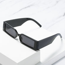 Carica l'immagine nel visualizzatore di Gallery, Occhiali da sole con montatura rettangolare Occhiali da vista piccoli Occhiali vintage Designer per donna Occhiali con tonalità nere UV400 Oculos Escuros