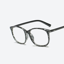 Carica l&#39;immagine nel visualizzatore di Gallery, Retro Glasses Transparent Square Optical EyeGlasses Frames Women Brand Designer Clear Fashion Fake Glasses Large Frames Eyewear