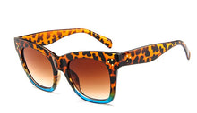 Carica l&#39;immagine nel visualizzatore di Gallery, Occhiali da sole sfumati retrò Donne Designer di marca Lenti con montatura Classic Rivet Shades Donna Uomo Occhiali Oculos De Sol UV400 